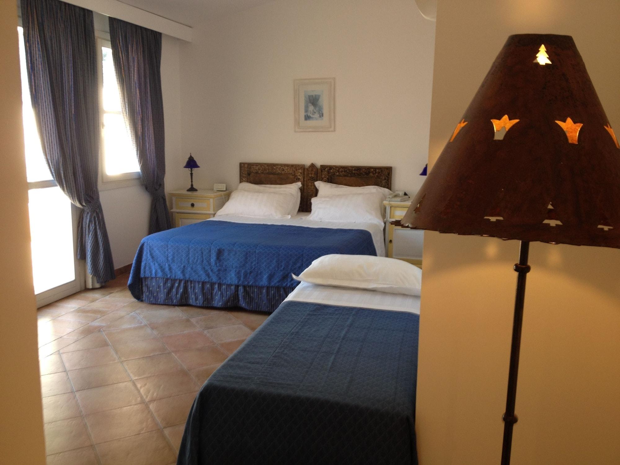 Hotel Cala Caterina Виласимиус Екстериор снимка