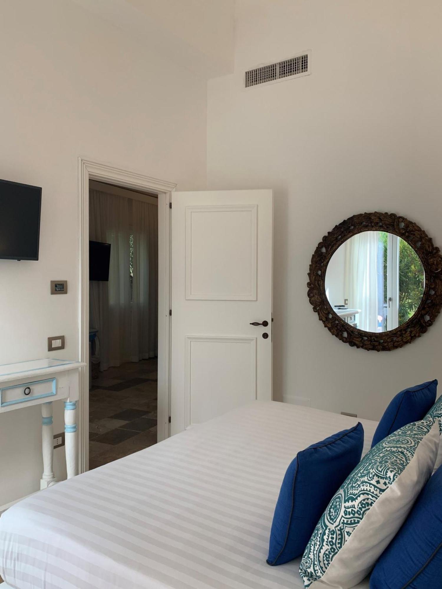 Hotel Cala Caterina Виласимиус Екстериор снимка