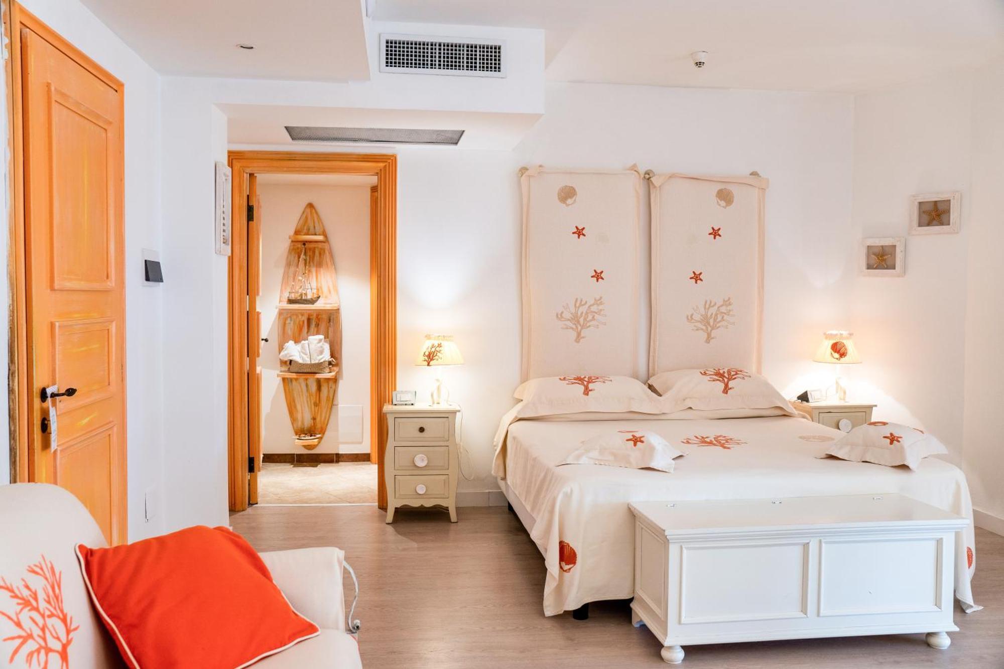 Hotel Cala Caterina Виласимиус Екстериор снимка