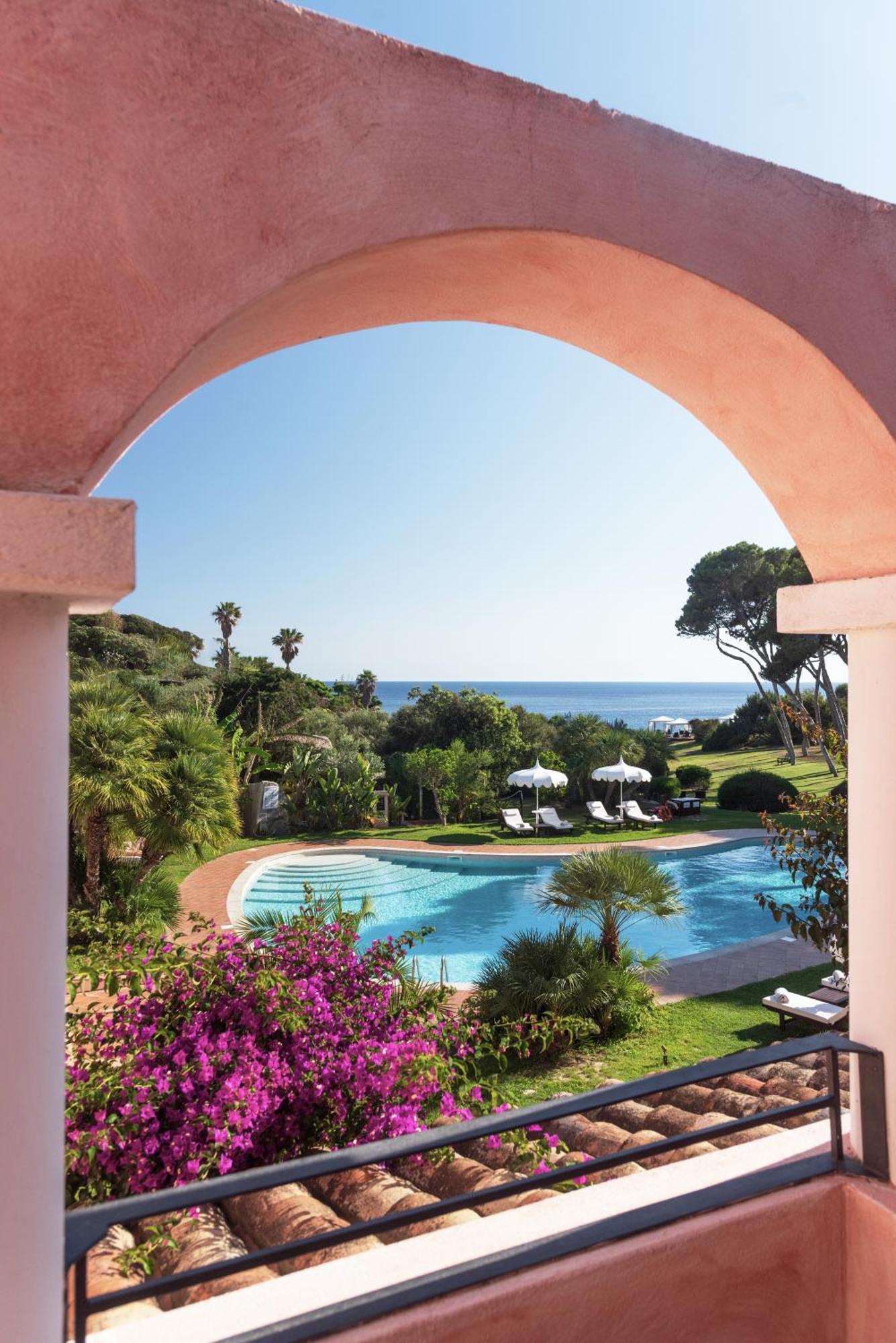 Hotel Cala Caterina Виласимиус Екстериор снимка