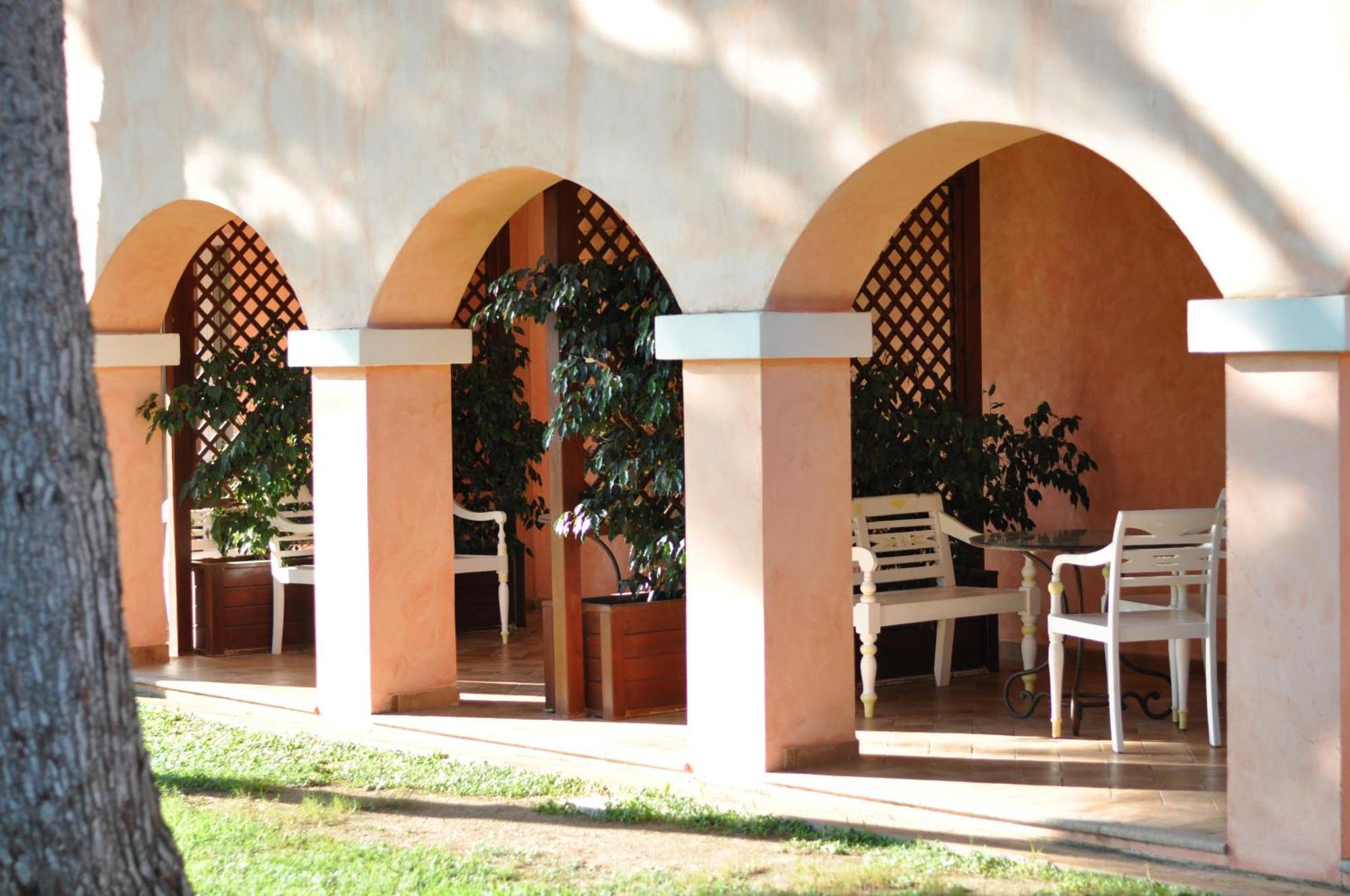 Hotel Cala Caterina Виласимиус Екстериор снимка