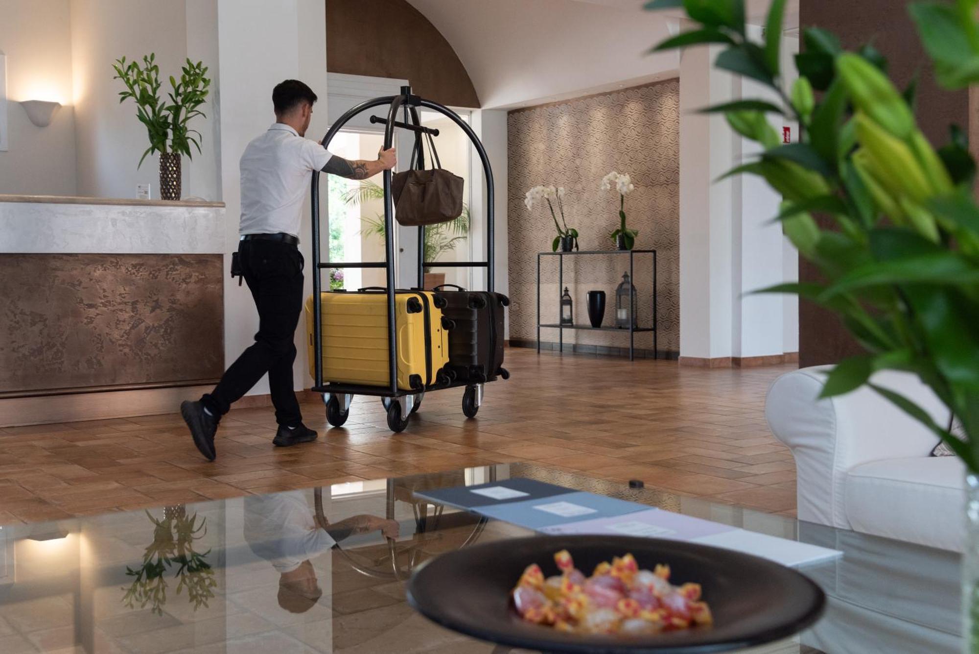 Hotel Cala Caterina Виласимиус Екстериор снимка