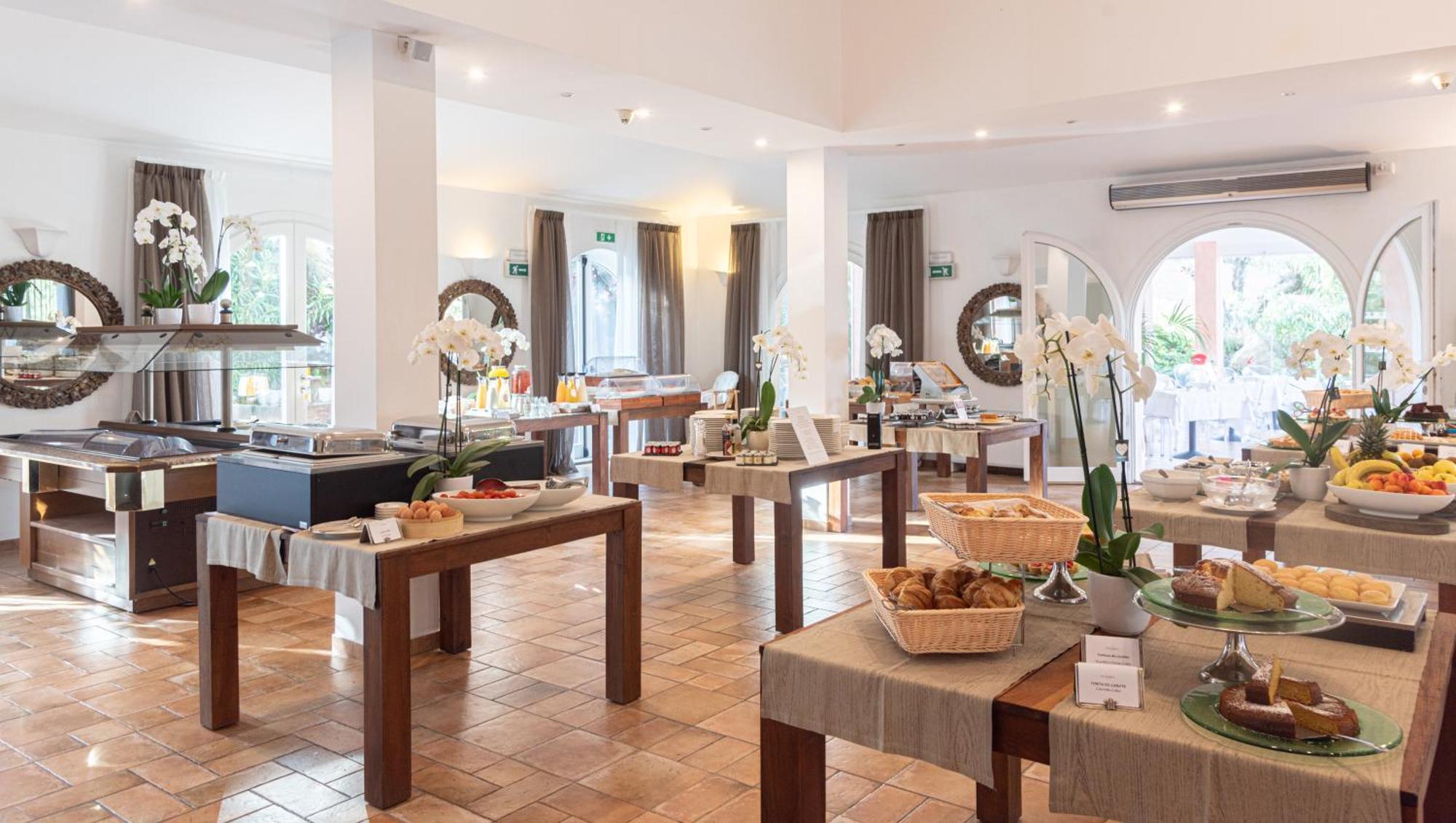 Hotel Cala Caterina Виласимиус Екстериор снимка