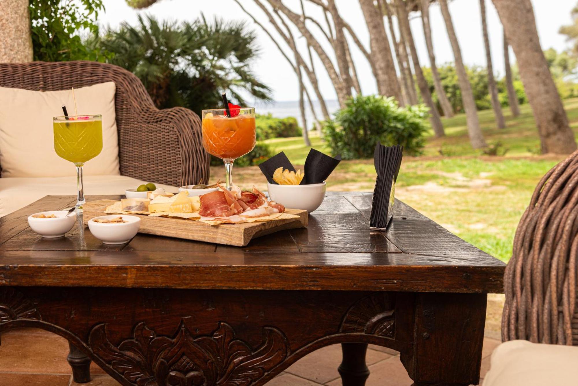 Hotel Cala Caterina Виласимиус Екстериор снимка